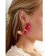 Goudkleurige oorhangers met bloemen en roze stof Stijlvolle sieraden